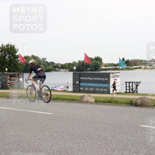 21.06.2025 - 27. Vierlanden-Triathlon H.Heesch http://msf.ph/oto/8003957 15.06.2025 11:52:42 Radfahren 201, 663, 672, 785, 789, 963 meine-sportfotos.de