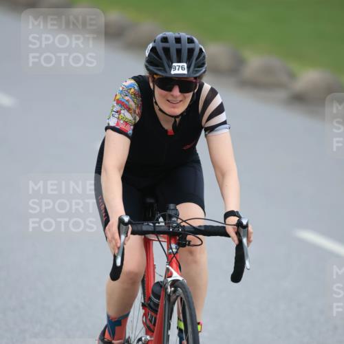 21.06.2025 - 27. Vierlanden-Triathlon H.Heesch http://msf.ph/oto/8003974 15.06.2025 12:49:28 Radfahren 940, 976 meine-sportfotos.de