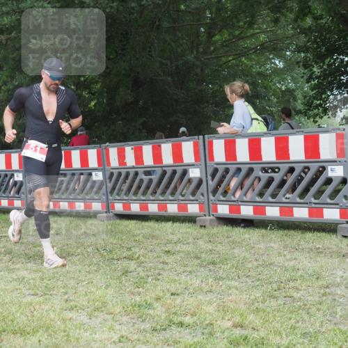 21.06.2025 - 27. Vierlanden-Triathlon KatJ http://msf.ph/oto/8003976 15.06.2025 12:57:25 Ziel 51 meine-sportfotos.de