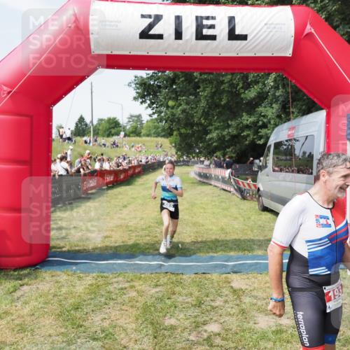 21.06.2025 - 27. Vierlanden-Triathlon MichiJ http://msf.ph/oto/8003979 15.06.2026 11:28:08 Ziel 193, 491, 585, 590 meine-sportfotos.de