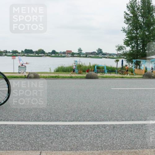 21.06.2025 - 27. Vierlanden-Triathlon H.Heesch http://msf.ph/oto/8003988 15.06.2025 12:57:48 Radfahren 926, 1049, 1052 meine-sportfotos.de