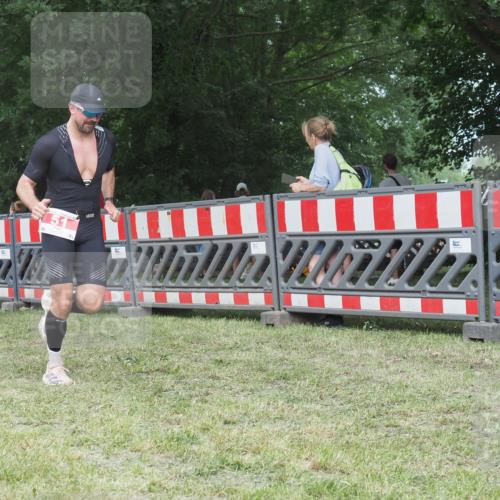 21.06.2025 - 27. Vierlanden-Triathlon KatJ http://msf.ph/oto/8003989 15.06.2025 12:57:25 Ziel 51 meine-sportfotos.de