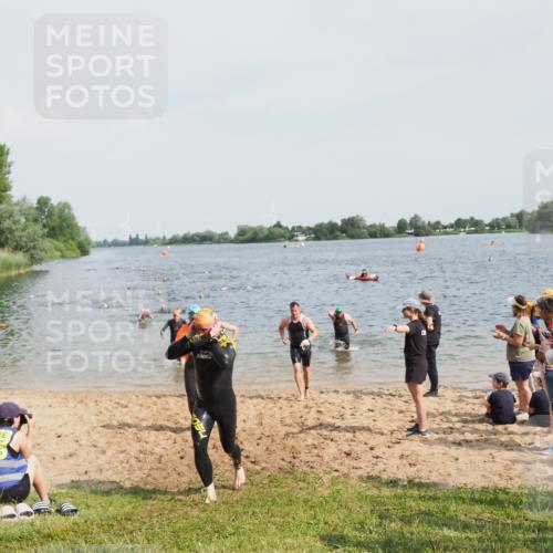 21.06.2025 - 27. Vierlanden-Triathlon MichiJ http://msf.ph/oto/8003993 15.06.2026 10:06:10 Schwimmen 362, 369, 370, 381, 418, 448, 455 meine-sportfotos.de