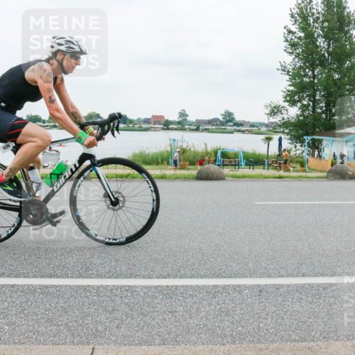 21.06.2025 - 27. Vierlanden-Triathlon H.Heesch http://msf.ph/oto/8003998 15.06.2025 12:57:48 Radfahren 926, 1049, 1052 meine-sportfotos.de