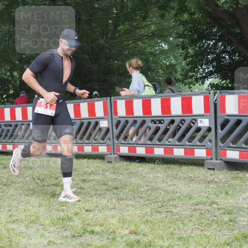 21.06.2025 - 27. Vierlanden-Triathlon KatJ http://msf.ph/oto/8004013 15.06.2025 12:57:25 Ziel 51 meine-sportfotos.de