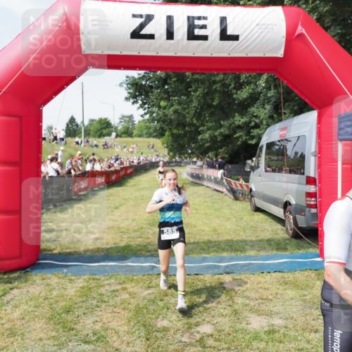 21.06.2025 - 27. Vierlanden-Triathlon MichiJ http://msf.ph/oto/8004021 15.06.2026 11:28:08 Ziel 193, 491, 585, 590 meine-sportfotos.de
