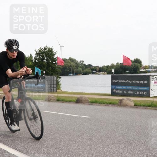 15.06.2025 - 27. Vierlanden-Triathlon H.Heesch http://msf.ph/oto/8004025 15.06.2025 10:31:54 Radfahren 88, 280 meine-sportfotos.de