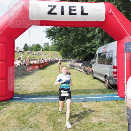 21.06.2025 - 27. Vierlanden-Triathlon MichiJ http://msf.ph/oto/8004034 15.06.2026 11:28:08 Ziel 193, 491, 585, 590 meine-sportfotos.de