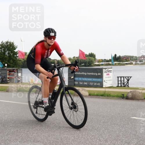 21.06.2025 - 27. Vierlanden-Triathlon H.Heesch http://msf.ph/oto/8004038 15.06.2025 11:53:12 Radfahren 687, 811, 921, 934 meine-sportfotos.de
