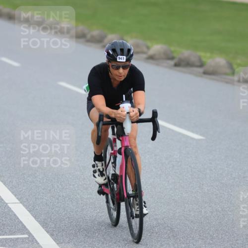 21.06.2025 - 27. Vierlanden-Triathlon H.Heesch http://msf.ph/oto/8004076 15.06.2025 12:50:34 Radfahren 941 meine-sportfotos.de