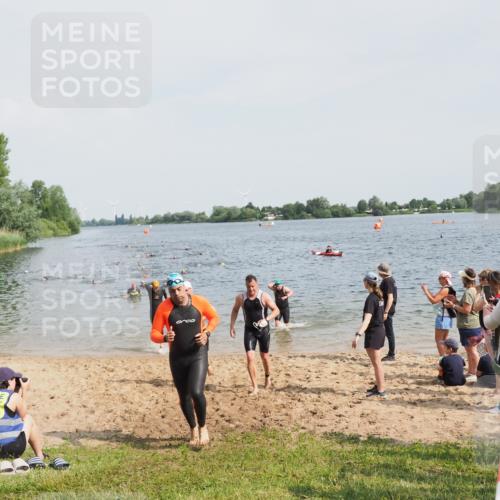 21.06.2025 - 27. Vierlanden-Triathlon MichiJ http://msf.ph/oto/8004085 15.06.2026 10:06:12 Schwimmen 362, 369, 370, 381, 418, 447, 448, 455 meine-sportfotos.de