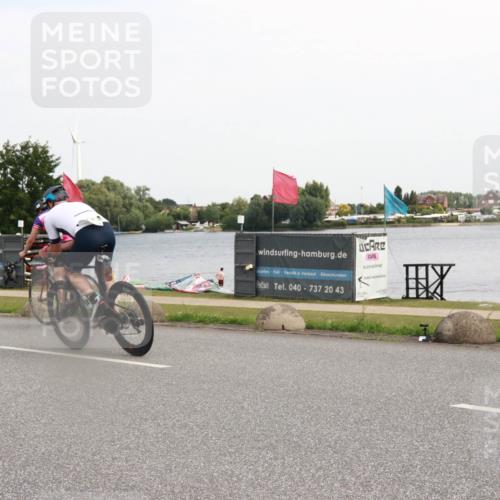 21.06.2025 - 27. Vierlanden-Triathlon H.Heesch http://msf.ph/oto/8004088 15.06.2025 11:53:31 Radfahren 734, 763, 829 meine-sportfotos.de
