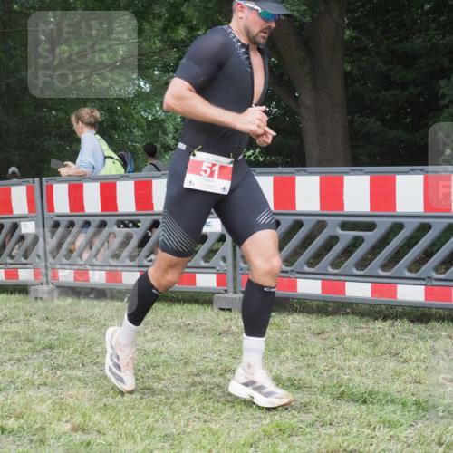 21.06.2025 - 27. Vierlanden-Triathlon KatJ http://msf.ph/oto/8004093 15.06.2025 12:57:26 Ziel 51 meine-sportfotos.de