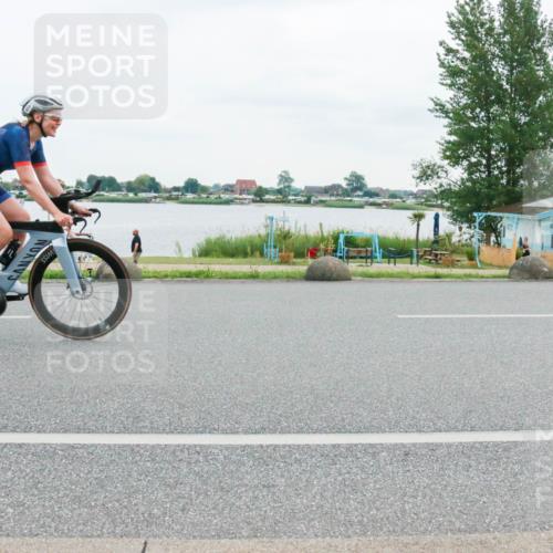 21.06.2025 - 27. Vierlanden-Triathlon H.Heesch http://msf.ph/oto/8004094 15.06.2025 12:58:10 Radfahren 910, 922 meine-sportfotos.de