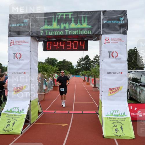15.06.2025 - 7 Türme Triathlon Michael Strokosch http://msf.ph/oto/8004095 15.06.2025 14:43:04 Ziel 672 meine-sportfotos.de