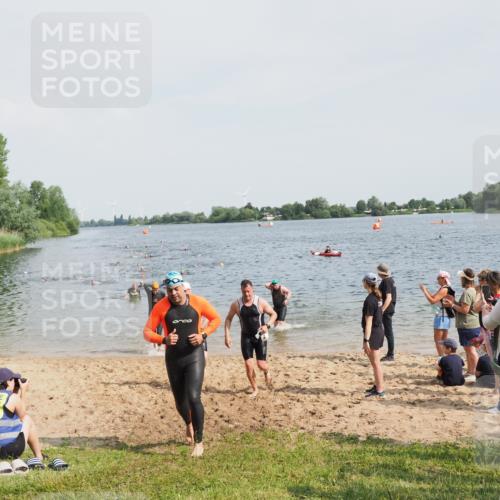 21.06.2025 - 27. Vierlanden-Triathlon MichiJ http://msf.ph/oto/8004097 15.06.2026 10:06:12 Schwimmen 362, 369, 370, 381, 418, 447, 448, 455 meine-sportfotos.de