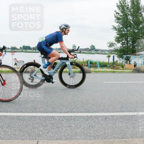 21.06.2025 - 27. Vierlanden-Triathlon H.Heesch http://msf.ph/oto/8004109 15.06.2025 12:58:10 Radfahren 910, 922 meine-sportfotos.de