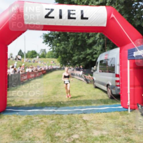 21.06.2025 - 27. Vierlanden-Triathlon MichiJ http://msf.ph/oto/8004127 15.06.2026 11:28:10 Ziel 193, 491, 585 meine-sportfotos.de