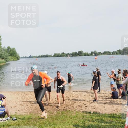 21.06.2025 - 27. Vierlanden-Triathlon MichiJ http://msf.ph/oto/8004129 15.06.2026 10:06:13 Schwimmen 362, 369, 370, 381, 418, 447, 448, 455 meine-sportfotos.de