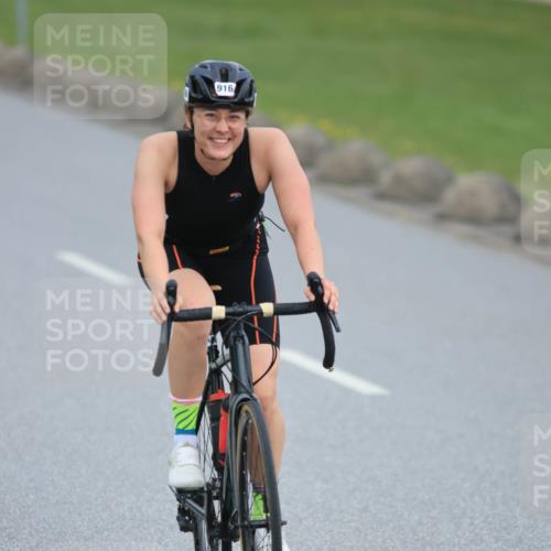 21.06.2025 - 27. Vierlanden-Triathlon H.Heesch http://msf.ph/oto/8004132 15.06.2025 12:50:53 Radfahren 890 meine-sportfotos.de