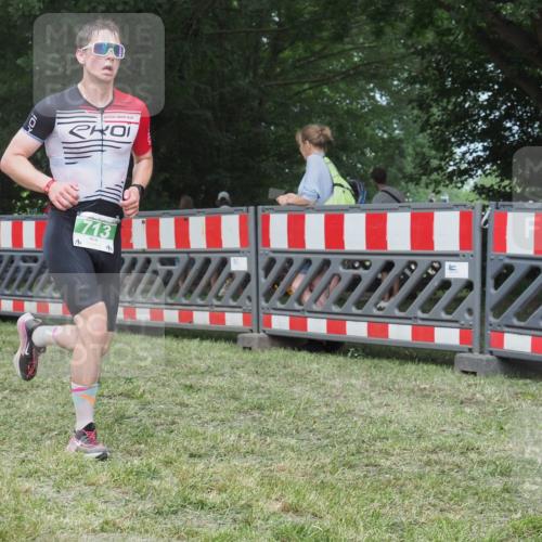 21.06.2025 - 27. Vierlanden-Triathlon KatJ http://msf.ph/oto/8004145 15.06.2025 12:57:46 Ziel 75, 713, 976, 1019, 1020, 1022, 1023 meine-sportfotos.de