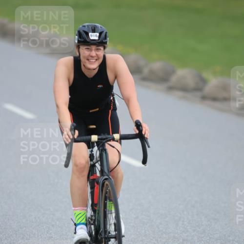 21.06.2025 - 27. Vierlanden-Triathlon H.Heesch http://msf.ph/oto/8004147 15.06.2025 12:50:53 Radfahren 890 meine-sportfotos.de