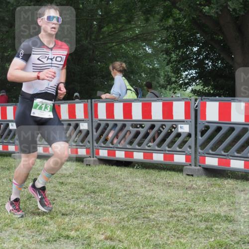 21.06.2025 - 27. Vierlanden-Triathlon KatJ http://msf.ph/oto/8004158 15.06.2025 12:57:46 Ziel 75, 713, 976, 1019, 1020, 1022, 1023 meine-sportfotos.de