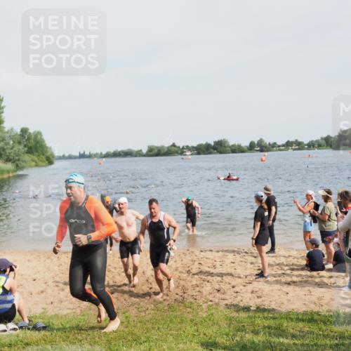 21.06.2025 - 27. Vierlanden-Triathlon MichiJ http://msf.ph/oto/8004159 15.06.2026 10:06:13 Schwimmen 362, 369, 370, 381, 418, 447, 448, 455 meine-sportfotos.de