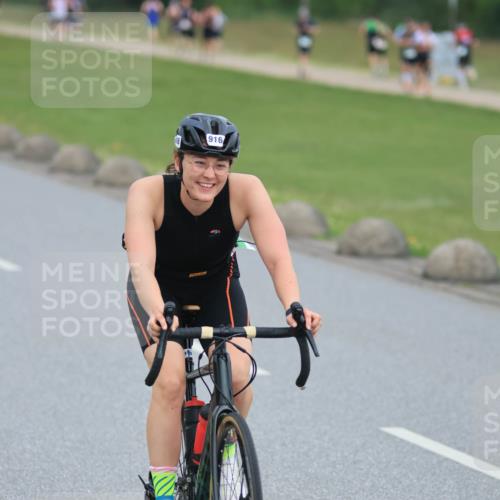 21.06.2025 - 27. Vierlanden-Triathlon H.Heesch http://msf.ph/oto/8004162 15.06.2025 12:50:54 Radfahren 890 meine-sportfotos.de
