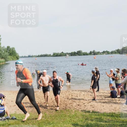 21.06.2025 - 27. Vierlanden-Triathlon MichiJ http://msf.ph/oto/8004178 15.06.2026 10:06:13 Schwimmen 362, 369, 370, 381, 418, 447, 448, 455 meine-sportfotos.de