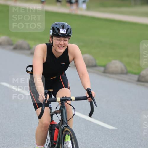 21.06.2025 - 27. Vierlanden-Triathlon H.Heesch http://msf.ph/oto/8004179 15.06.2025 12:50:54 Radfahren 890 meine-sportfotos.de