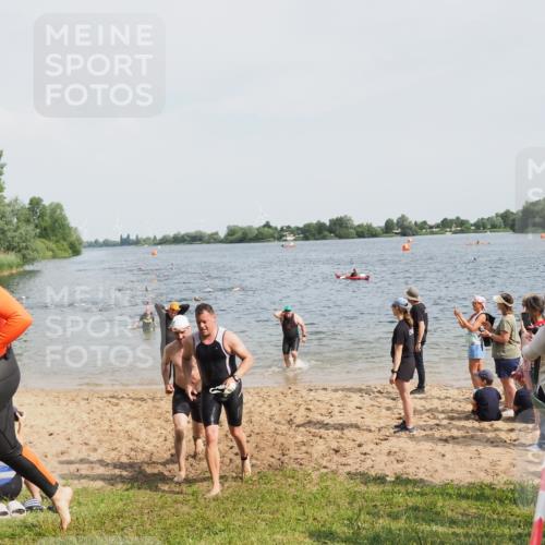 21.06.2025 - 27. Vierlanden-Triathlon MichiJ http://msf.ph/oto/8004191 15.06.2026 10:06:14 Schwimmen 369, 370, 381, 418, 447, 448, 455 meine-sportfotos.de