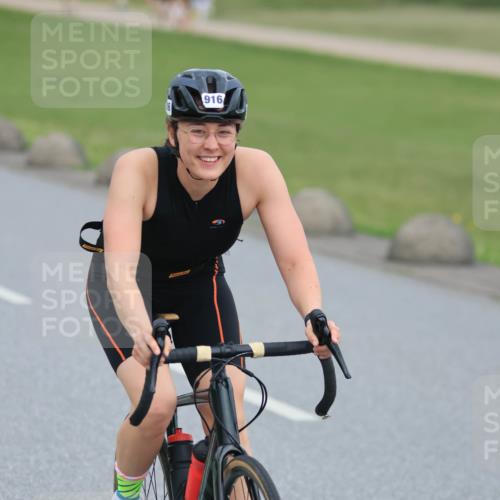 21.06.2025 - 27. Vierlanden-Triathlon H.Heesch http://msf.ph/oto/8004193 15.06.2025 12:50:54 Radfahren 890 meine-sportfotos.de