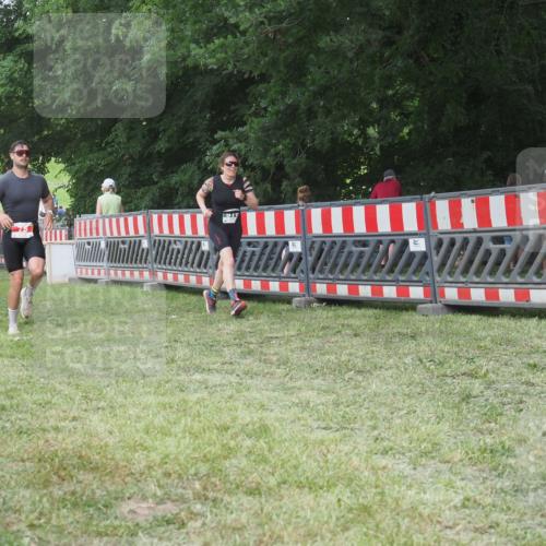 21.06.2025 - 27. Vierlanden-Triathlon KatJ http://msf.ph/oto/8004205 15.06.2025 12:57:49 Ziel 75, 976, 1019, 1020, 1022, 1023 meine-sportfotos.de