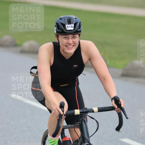 21.06.2025 - 27. Vierlanden-Triathlon H.Heesch http://msf.ph/oto/8004209 15.06.2025 12:50:55 Radfahren 890 meine-sportfotos.de
