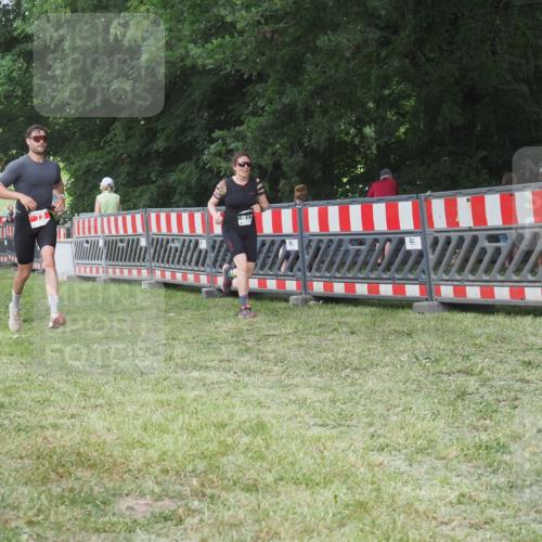 21.06.2025 - 27. Vierlanden-Triathlon KatJ http://msf.ph/oto/8004220 15.06.2025 12:57:49 Ziel 75, 976, 1019, 1020, 1022, 1023 meine-sportfotos.de