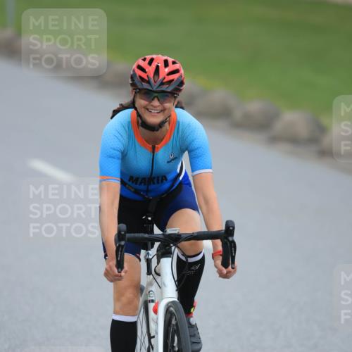 21.06.2025 - 27. Vierlanden-Triathlon H.Heesch http://msf.ph/oto/8004228 15.06.2025 12:50:57 Radfahren 890 meine-sportfotos.de