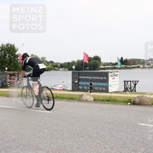 21.06.2025 - 27. Vierlanden-Triathlon H.Heesch http://msf.ph/oto/8004232 15.06.2025 11:54:13 Radfahren 684 meine-sportfotos.de