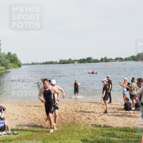 21.06.2025 - 27. Vierlanden-Triathlon MichiJ http://msf.ph/oto/8004250 15.06.2026 10:06:14 Schwimmen 369, 370, 381, 418, 447, 448, 455 meine-sportfotos.de