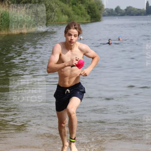 15.06.2025 - 27. Vierlanden-Triathlon Lena Gebhardt http://msf.ph/oto/8004275 15.06.2025 09:58:41 Schwimmen 269 meine-sportfotos.de