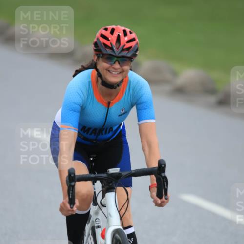 21.06.2025 - 27. Vierlanden-Triathlon H.Heesch http://msf.ph/oto/8004294 15.06.2025 12:50:58 Radfahren 890 meine-sportfotos.de
