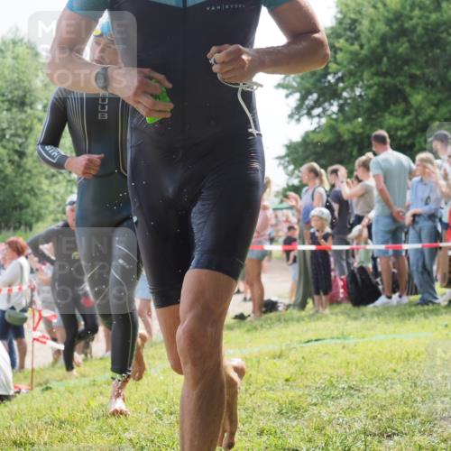 15.06.2025 - 27. Vierlanden-Triathlon KatJ http://msf.ph/oto/8004305 15.06.2025 10:03:46 Schwimmen 377, 425, 432, 436, 439 meine-sportfotos.de