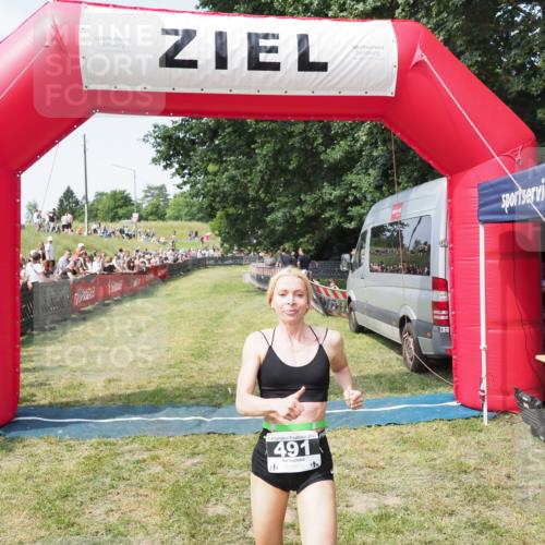 21.06.2025 - 27. Vierlanden-Triathlon MichiJ http://msf.ph/oto/8004311 15.06.2026 11:28:12 Ziel 193, 491, 585 meine-sportfotos.de