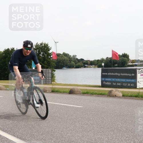 15.06.2025 - 27. Vierlanden-Triathlon H.Heesch http://msf.ph/oto/8004345 15.06.2025 10:33:37 Radfahren 43, 130, 165, 208, 314 meine-sportfotos.de