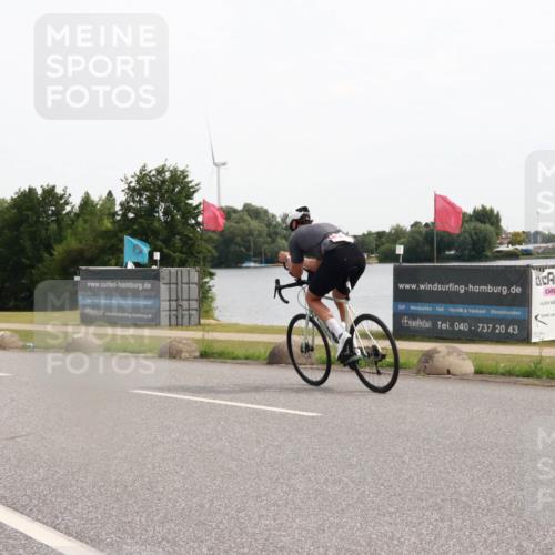 15.06.2025 - 27. Vierlanden-Triathlon H.Heesch http://msf.ph/oto/8004348 15.06.2025 10:33:45 Radfahren 75, 322 meine-sportfotos.de