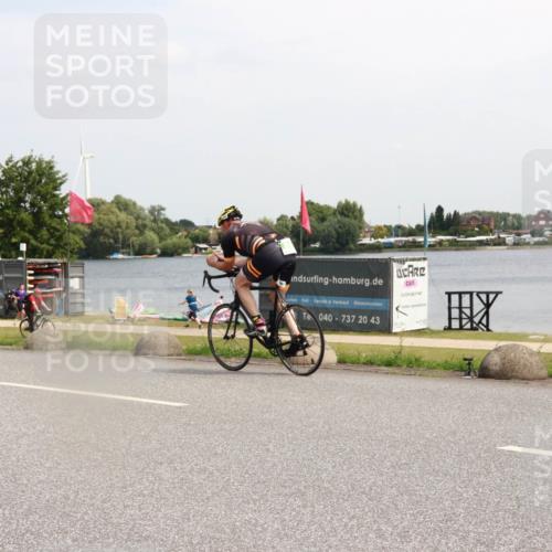 21.06.2025 - 27. Vierlanden-Triathlon H.Heesch http://msf.ph/oto/8004352 15.06.2025 11:54:28 Radfahren 726, 816 meine-sportfotos.de