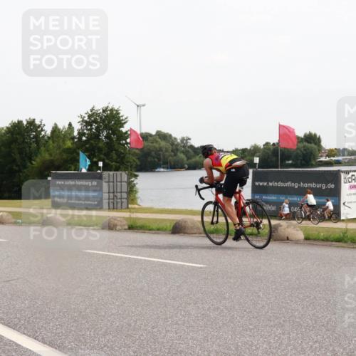 15.06.2025 - 27. Vierlanden-Triathlon H.Heesch http://msf.ph/oto/8004367 15.06.2025 10:33:58 Radfahren 49, 132 meine-sportfotos.de