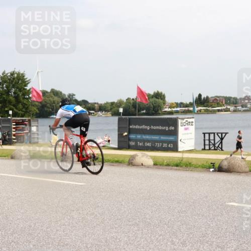 21.06.2025 - 27. Vierlanden-Triathlon H.Heesch http://msf.ph/oto/8004376 15.06.2025 11:54:43 Radfahren  meine-sportfotos.de