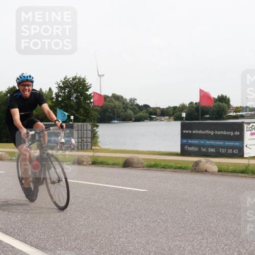 15.06.2025 - 27. Vierlanden-Triathlon H.Heesch http://msf.ph/oto/8004390 15.06.2025 10:34:06 Radfahren 49, 132, 299, 308, 361, 543 meine-sportfotos.de