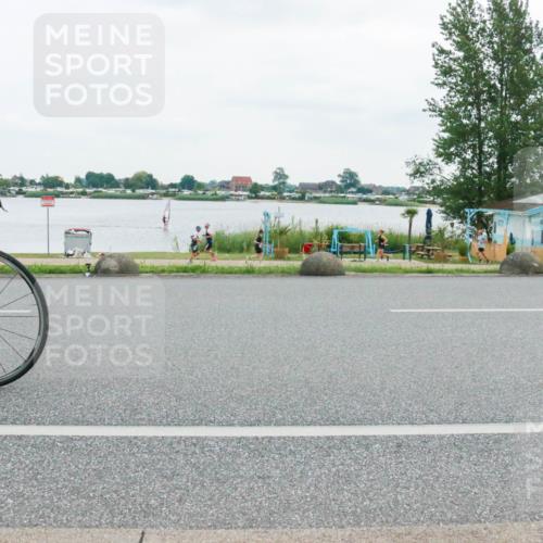 21.06.2025 - 27. Vierlanden-Triathlon H.Heesch http://msf.ph/oto/8004393 15.06.2025 12:59:03 Radfahren 900, 1147 meine-sportfotos.de
